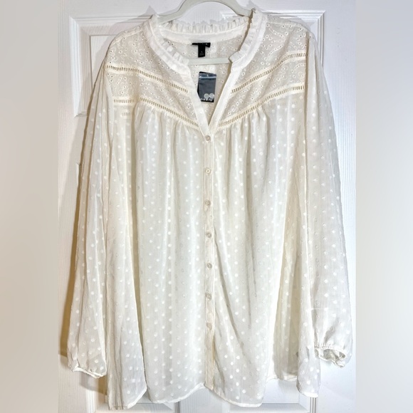 NWT Torrid Women's Plus Size Chiffon Clip Dot Eyelet Top, Size 5 - Picture 4 of 7